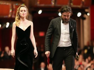 Brie Larson nem tapsolta meg Casey Afflecket az Oscar-gálán, és az is kiderült, miért