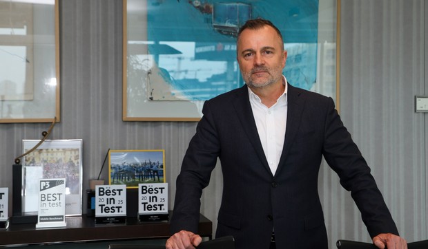 Majkl Mišel, Yettel