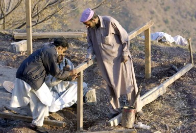 PAKISTAN-QUAKE-SASIA-SURVIVOR