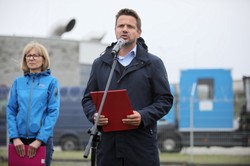 Trzaskowski wskazuje winnych awarii: Błędne decyzje podejmowane w przeszłości