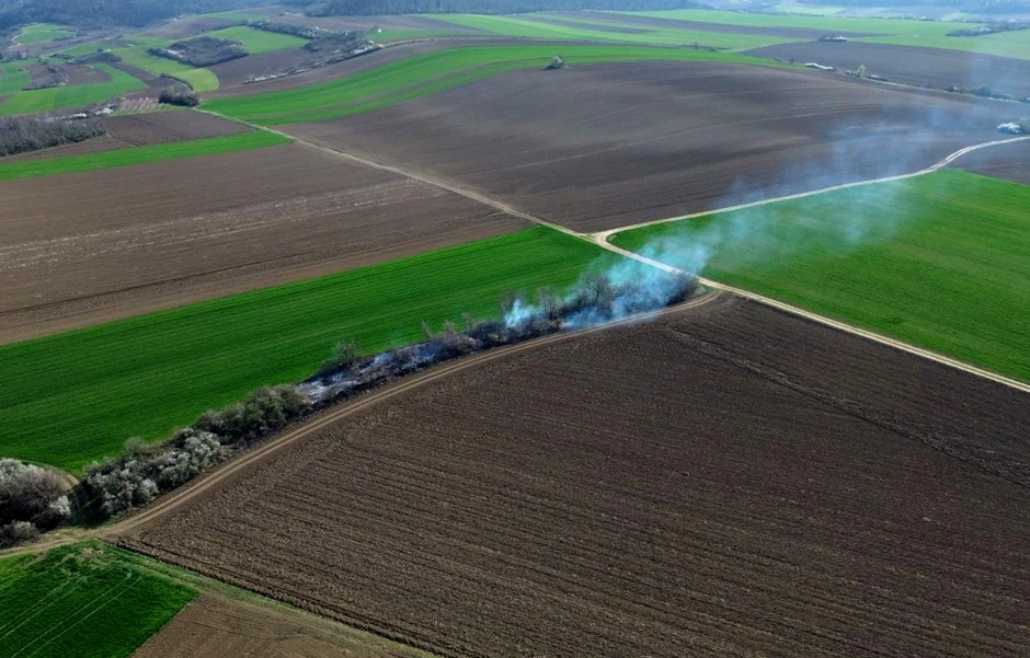 Spaljivanje strnjike, poljoprivrednog otpada i niskog rastinja u okolini Novog Sada