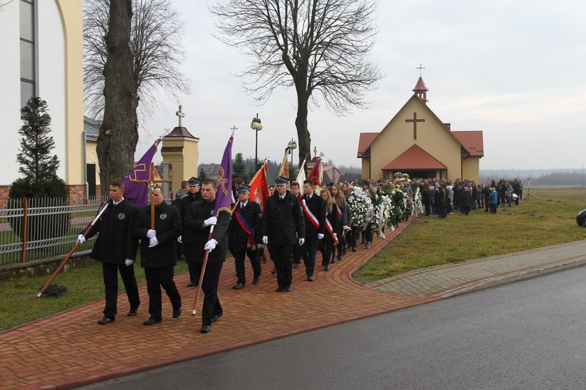 Pogrzeb sióstr w Tryńczy