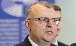 Ujazdowski: Odpowiedzialność za kryzys spoczywa na Jarosławie Kaczyńskim