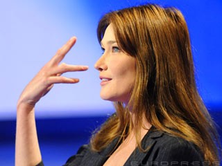 37698_carla-bruni-dokumentumfilm-320-16056-d0002AA27076f47d2fae8