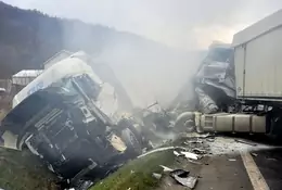 Czekał na pomoc w obłokach dymu. Z płonącej ciężarówki wyciągnęli go strażnicy