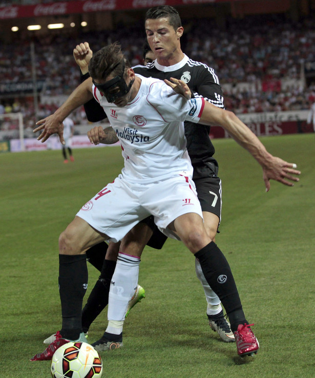 Liga hiszpańska: Grzegorz Krychowiak złamał nos podczas meczu z Realem Madryt