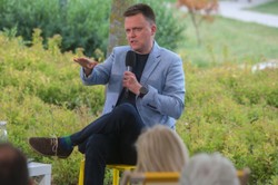 Gorąco na spotkaniu Hołowni w Łomży. "Ofiara propagandy inspirowanej przez centralę PO"