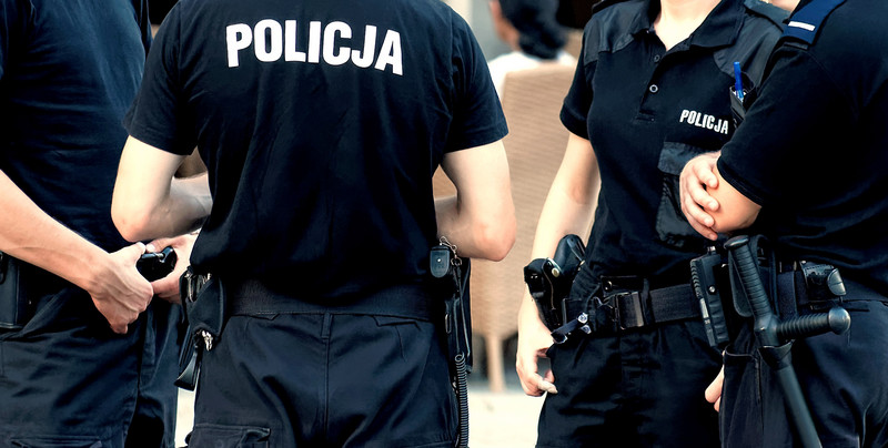 Warszawscy policjanci zatrzymani przez BSW w sprawie oszustw w trakcie pandemii koronawirusa