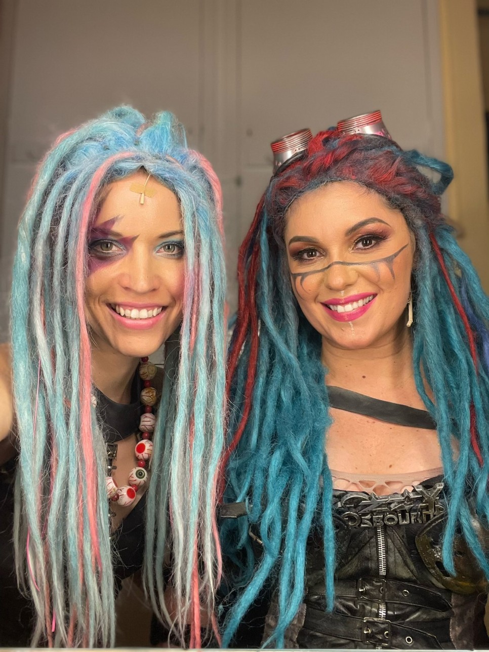 Veres Mónika Nika és barátnője, Horváth Mónika