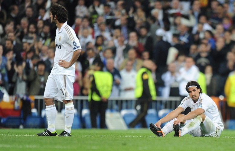 Esteban Granero i Sami Khedira załamani po przegranej z Bayernem Monachium w półfinale Ligi Mistrzów