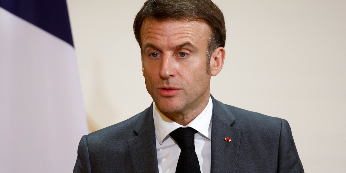 Prezydent Emmanuel Macron wskazuje, że pomoc Ukrainie i transformacja na zieloną energetykę to obecnie największe obciążenia budżetu Francji