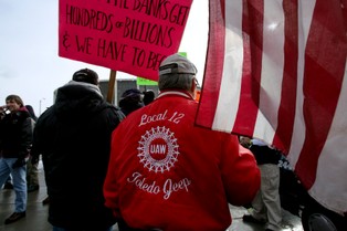 Pracownicy Wielkiej Trójki bronią hojnych świadczeń