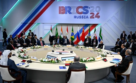 Vladimir Putin me liderët botërorë në samitin e BRICS në Kazan më 23 tetor