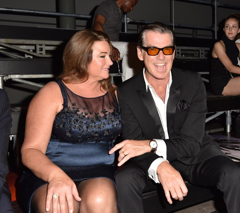 Pierce Brosnan z żoną Keely Shaye Smith na Tygodniu Mody ...