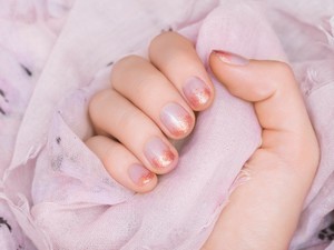 5 glitteres ombre-köröm, amit te is könnyedén elkészíthetsz otthon
