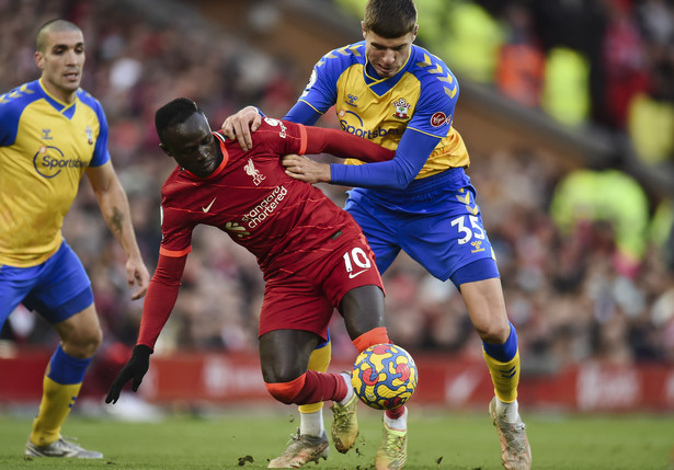 Sadio Mane i Jan Bednarek