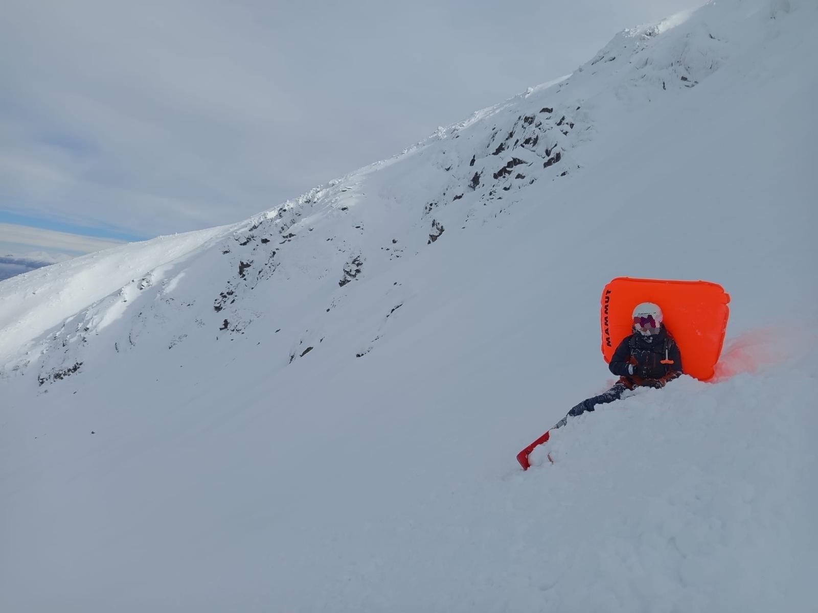 Pod Chopkom sa zranila 41-ročná lyžiarka. 
