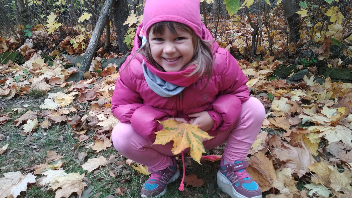 Lewa nóżka Natalki jest krótsza od prawej o 5 cm. Dziewczynce może pomóc tylko operacja