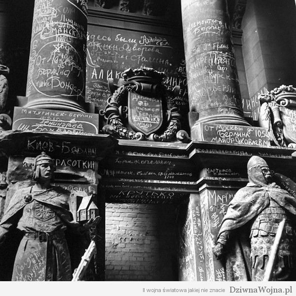 Reichstag pokryty graffiti (1945)