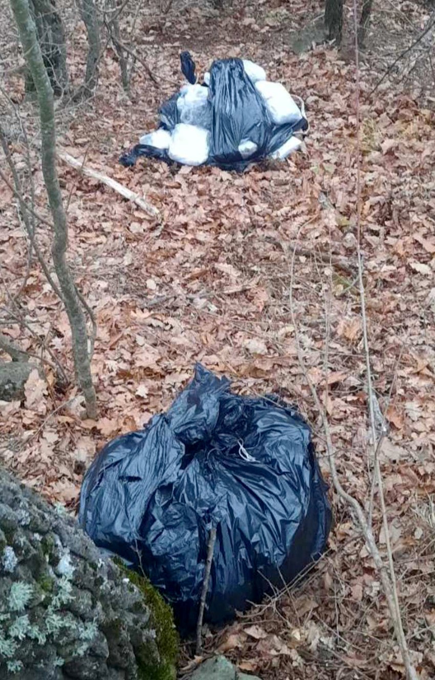 Droga koju su mladići izbacili iz automobila 