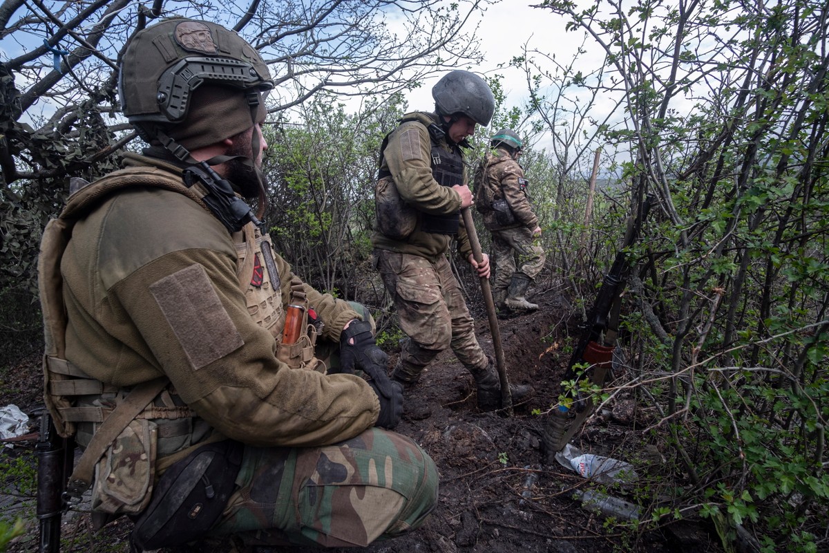 Ukraińscy żołnierze pod Bachmutem