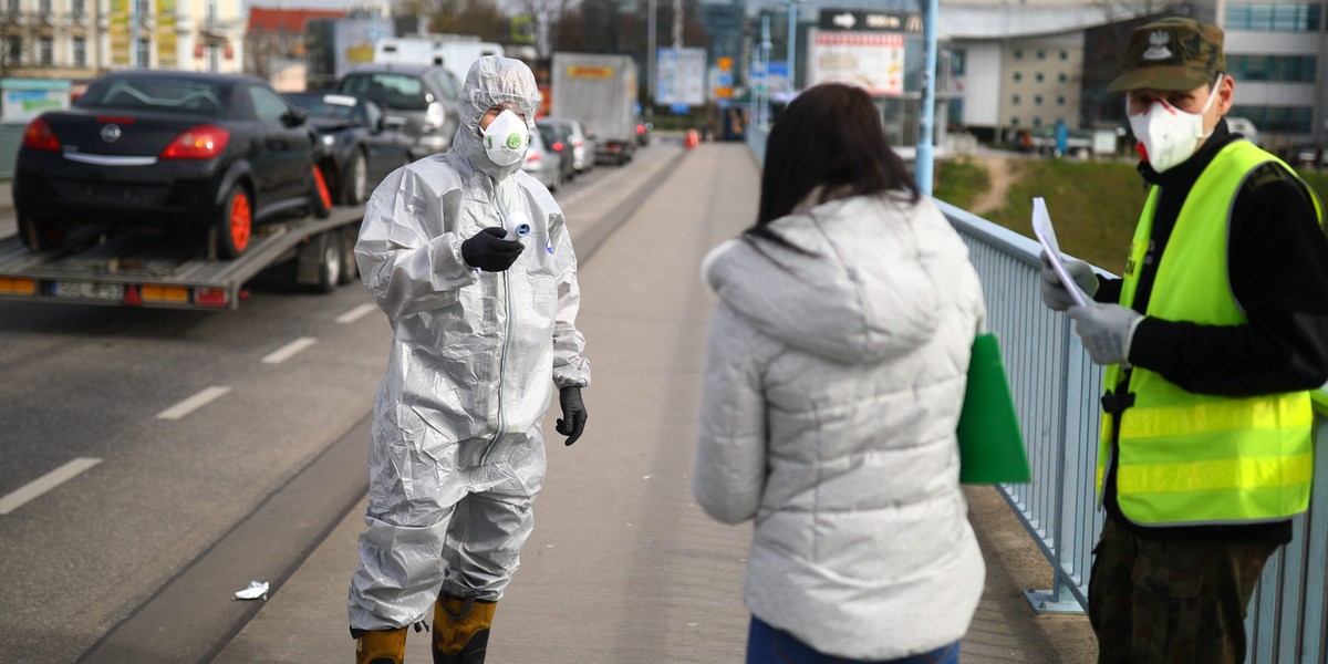 Na zdjęciu: kontrola temperatury na granicy polsko-niemieckiej, Słubice, 19 marca 2020 roku.