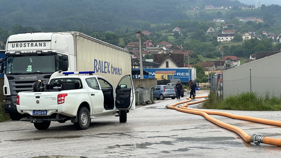 Vodena bujica u Dljinu uništila sve prilazne puteve