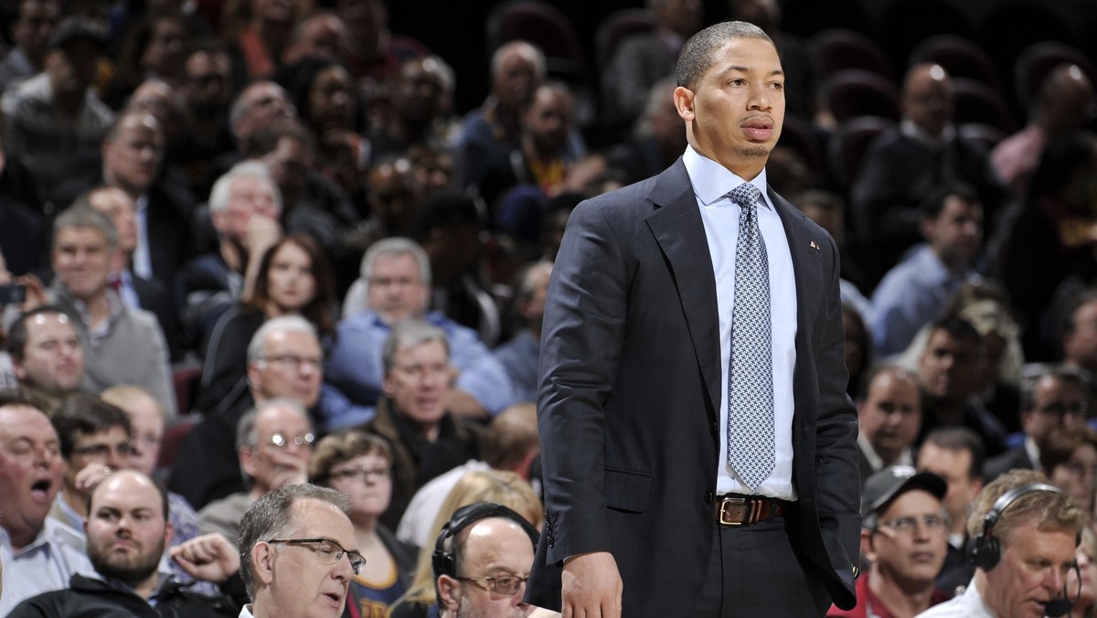 Szkoleniowiec Cleveland Cavaliers Tyronn Lue doszedł do porozumienia z klubem w sprawie nowego 5-letniego kontraktu. To pod wodzą 39-letniego trenera Kawalerzyści sięgnęli po tytuł mistrzowski w ostatnim sezonie NBA.