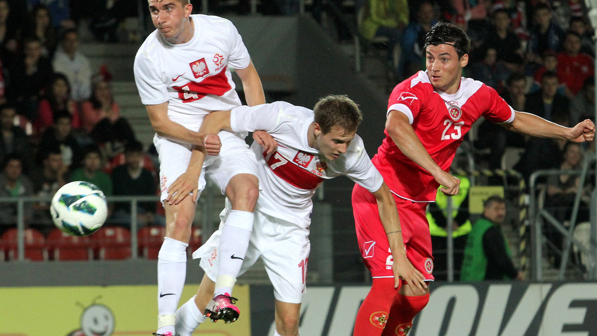 Reprezentacja Polski wygrała z Maltą 2:0 (0:0) w meczu grupy 7 eliminacji młodzieżowych mistrzostw Europy. Polacy przez długi czas nie mogli sforsować obrony rywali, aż wreszcie w 85. minucie Arkadiusz Milik zdobył gola. Wcześniej było wszystko, poprzeczki, słupki, szczęśliwa gra w obronie gości...