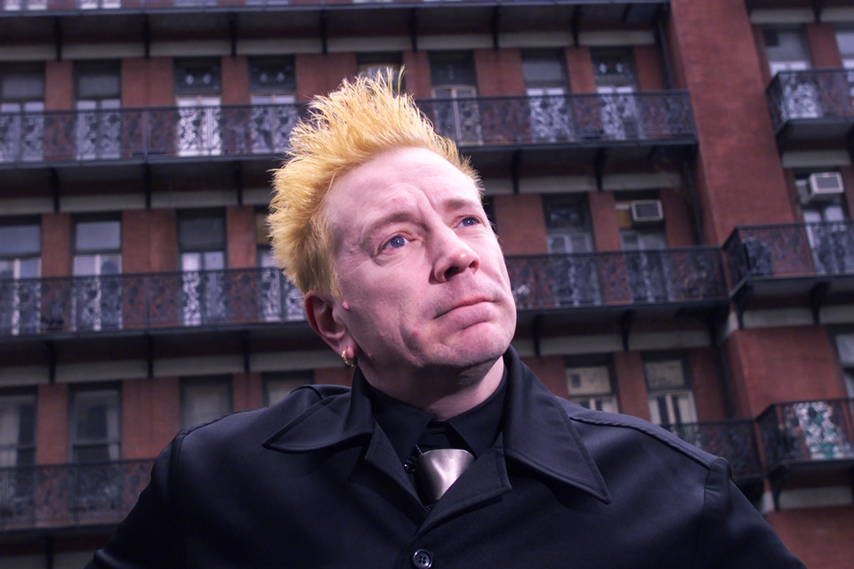 John Lydon aka Johnny Lydon z Sex Pistols przed Chelsea Hotel