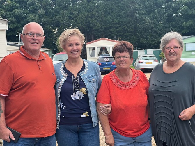 Suzanu su oteli i lagali da su je usvojili: Posle 53 godine isplivala je strašna istina