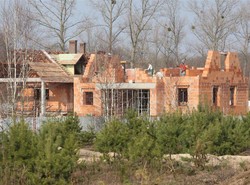 Kwaśniewscy kładą dach na swym pałacu