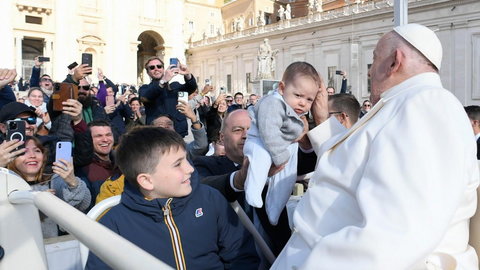 Papież: wiara nadzieja i miłość to dary samego Ducha Świętego - Vatican News