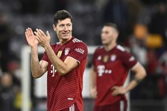 Hat-trick Lewandowskiego z Herthą. Kolejny rekord Muellera wyrównany