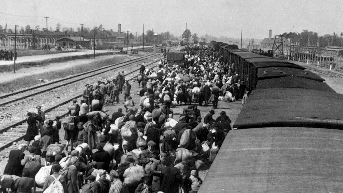 Czy Auschwitz należało zbombardować?