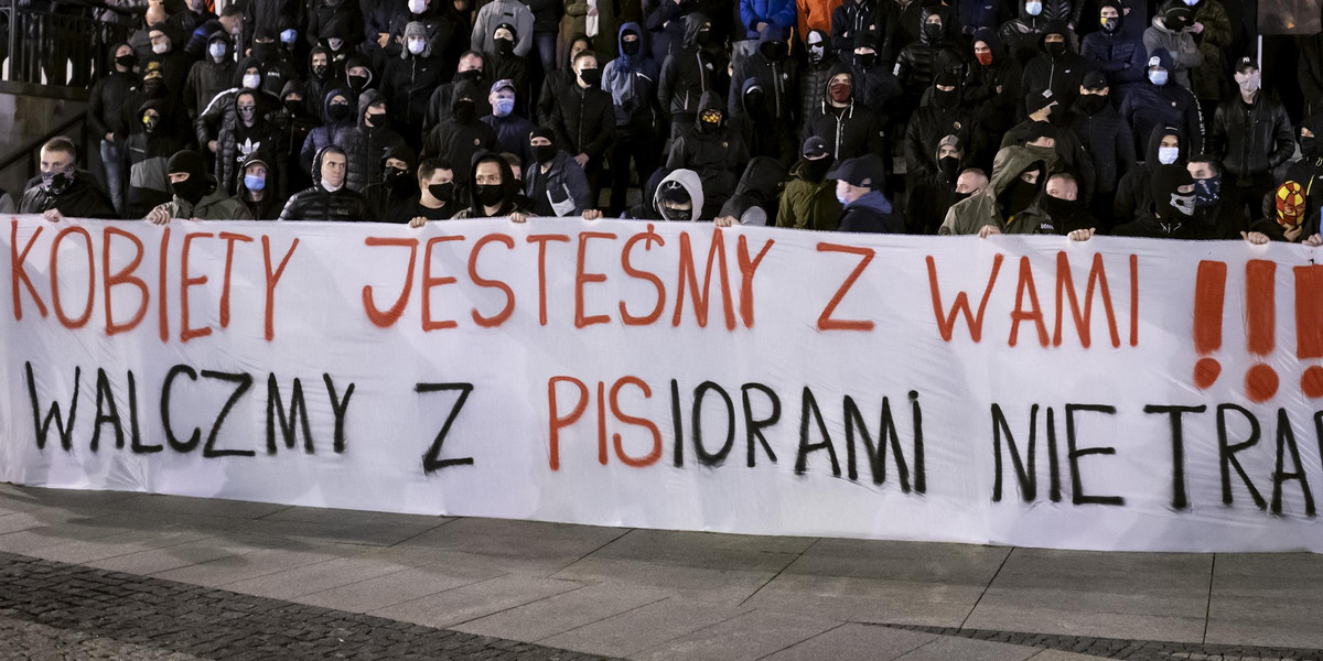 Nie wszyscy kibice są za PiS? 