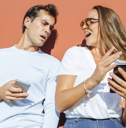 Das Verlangen nach Kontrolle und die Angst, dass sie hintergangen werden könnten, führt bei manchen Sternzeichen dazu, dass sie anderen nur schlecht vertrauen können.