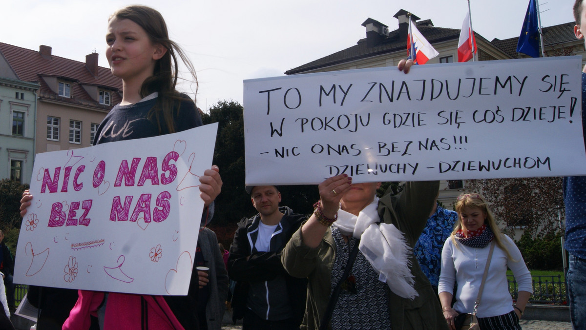 Władze trzech największych miast województwa kujawsko-pomorskiego nie będą czynić przeszkód urzędniczkom, które chcą wziąć udział w "strajkach kobiet". Manifestacje przeciwko zaostrzaniu prawa aborcyjnego odbędą się w poniedziałek.