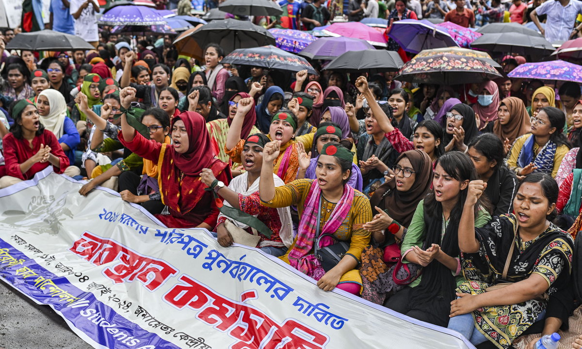 Studenci w Bangladeszu walczą o sprawiedliwość. Nie żyje co najmniej 117 osób