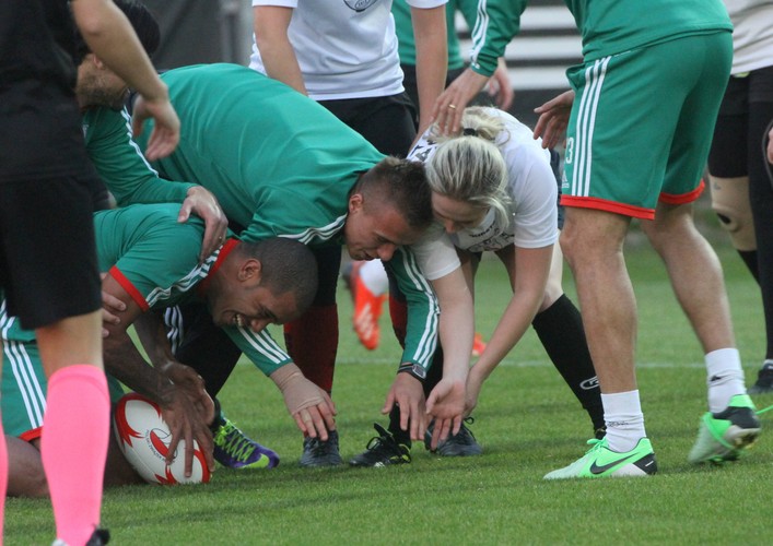 Niecodzienny trening piłkarzy Legii. Ćwiczyli z rugbystkami