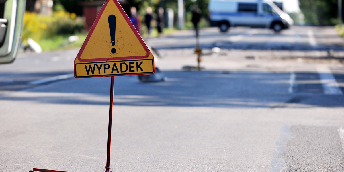 W Brodach samochód zderzył się z autobusem