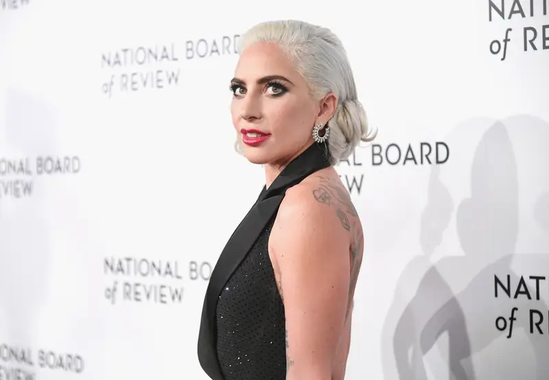 Tatuaż na plecach Lady Gaga / Mike Coppola /GettyImages