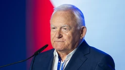 leszek miller radzi donaldowi tuskowi: "musi przestać być dobrotliwym