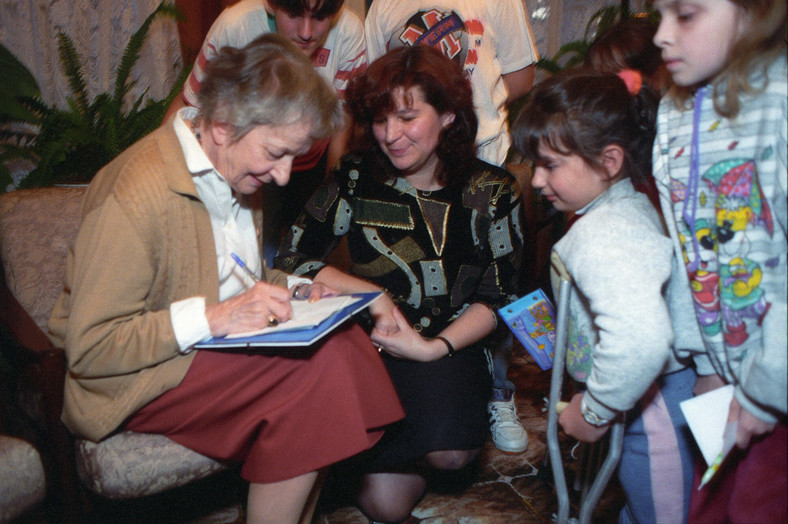Wisława Szymborska podczas spotkania z dziećmi (Dom Pracy Twórczej Astoria w Zakopanem, 1996)