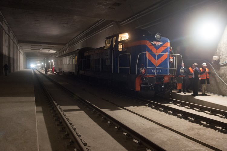 W środę na dworzec kolejowy Łódź Fabryczna wjechał pierwszy pociąg Ekspress Inwestycyjny, natomiast pierwsze przejazdy pociągów technicznych zaplanowano na koniec tego roku.<br><br>fot. (zuz) PAP/Grzegorz Michałowski