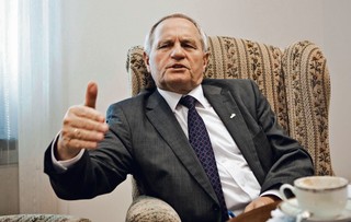 Koziej: Awans w armii jak w policji