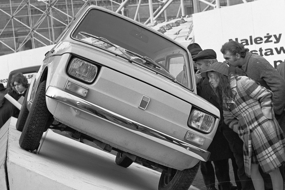 fiat-126-p-zloty-ile-kosztowa-maluch-i-kto-nim-je-dzi-historia