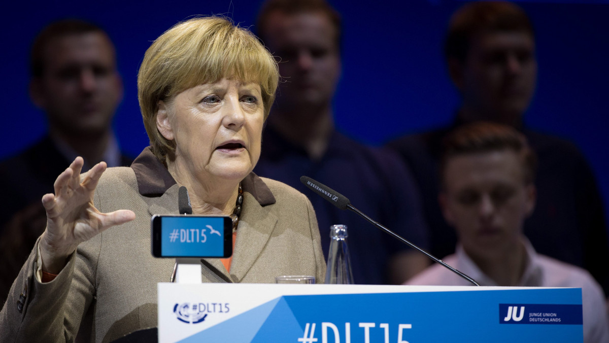 Kanclerz Angela Merkel powiedziała w cotygodniowym internetowym posłaniu do obywateli, że warunkiem niemieckich inwestycji na Ukrainie jest ograniczenie dominacji oligarchów i walka z korupcją. W piątek do Berlina przyjedzie Arsenij Jaceniuk.
