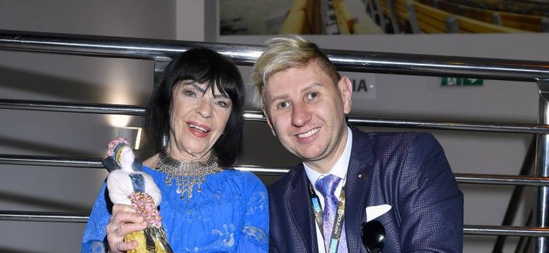 Był "przypadkowym przechodniem" w TVP. Co robił w Opolu?