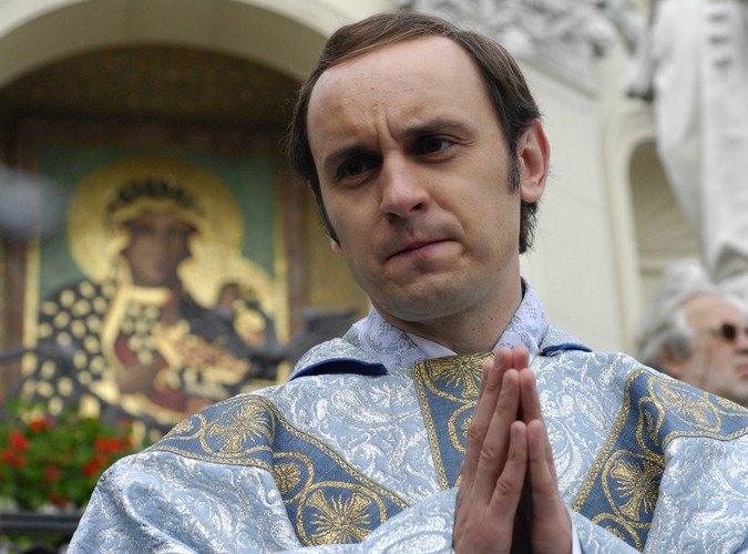 Adam Woronowicz jako ksiądz Jerzy Popiełuszko w filmie 'Popiełuszko. Wolność jest w nas'